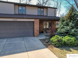 4540 Oakridge Cir, Lincoln, NE 68516