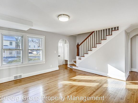 2nd image of 304 Lincoln Ave