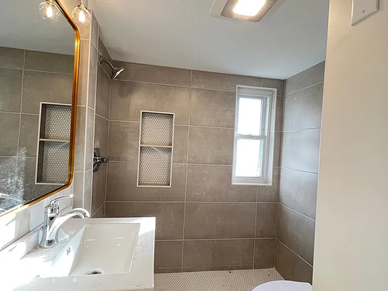 27 Barry St #2R — Photo 6