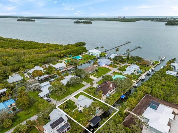 427 Peninsula Dr, Fort Pierce, FL 34946