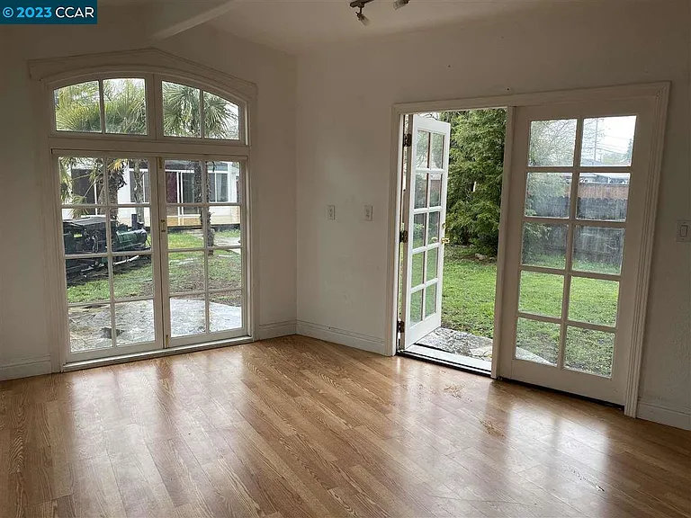 1414 San Carlos Ave — Photo 33