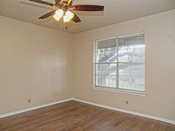 5th image of 509 Cedar Dr #105