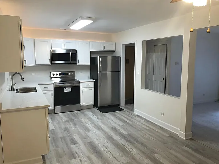 527 W Eastman St #1 — Photo 3