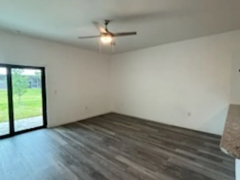 2028 NE 8th Pl — Photo 7