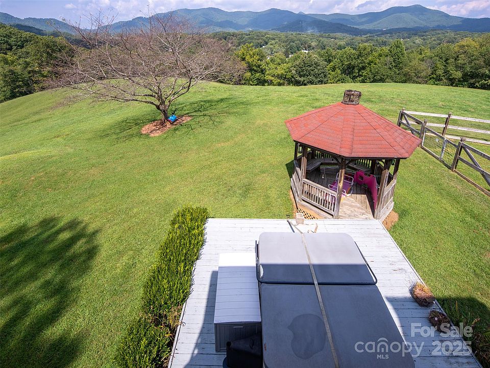 25th image of 50 Holland Ridge Dr