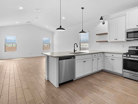 4th image of 7659 W Park