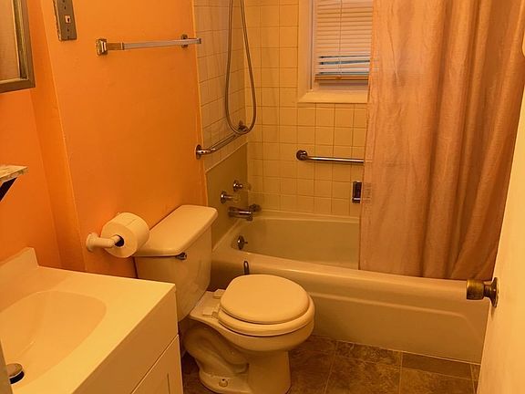 5th image of 506 N Day Ave