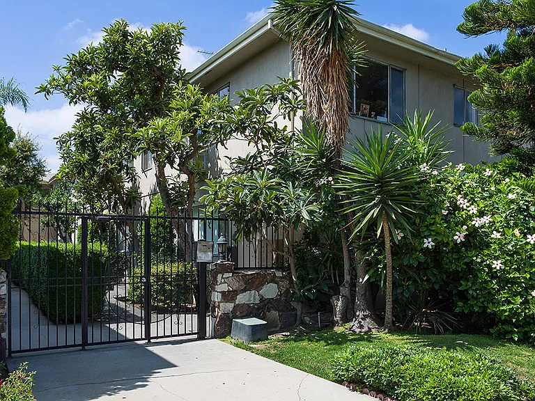 12858 Oxnard St #5 — Photo 1