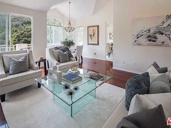 3rd image of 726 Palisades Dr