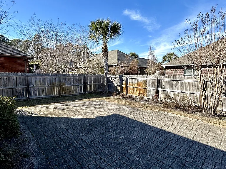 80 S Knightsbridge Ct — Photo 41