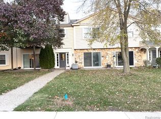 831 Bloomfield Village Blvd APT B, Auburn Hills, MI 48326