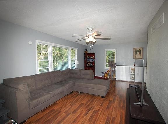 2nd image of 2601 Yates St