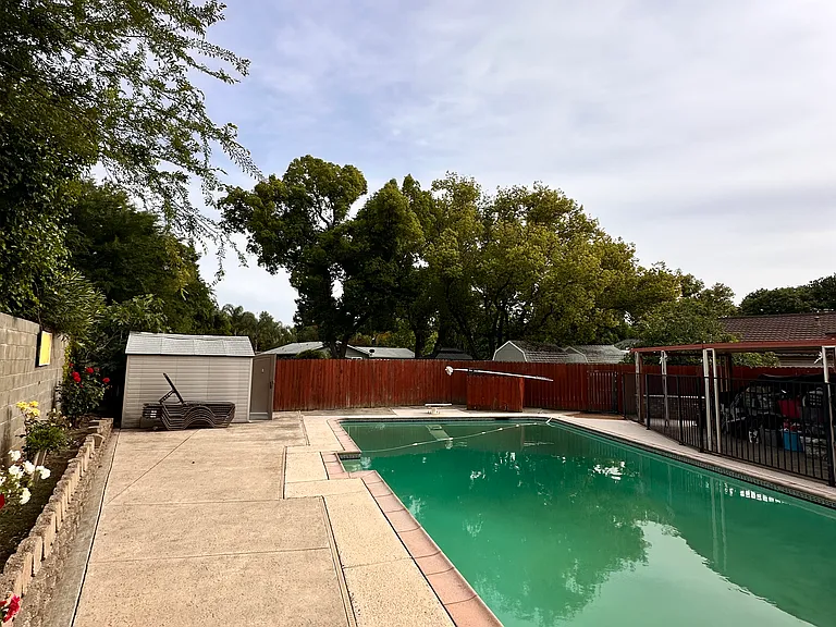 133 Mossglen Cir — Photo 17