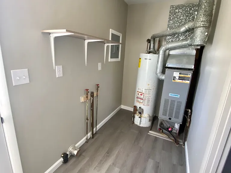 211 W County Rd — Photo 4