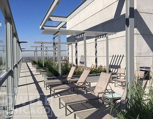 4th image of 807 N La Salle Dr #1BR