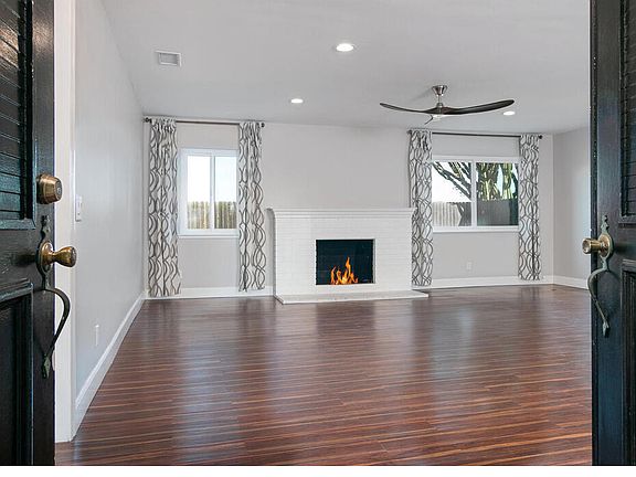 4th image of 210 Newport Ave