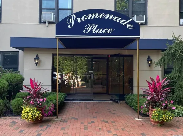 11 Wooleys Lane #3L, Great Neck, NY 11023