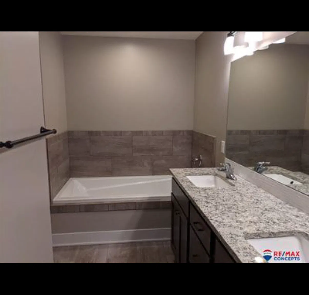 3 bed, 3.5 bath, 2065 sqft, $2,495 — Photo 2
