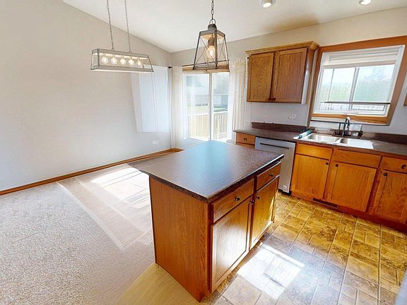 3rd image of 302 Lilac Ave
