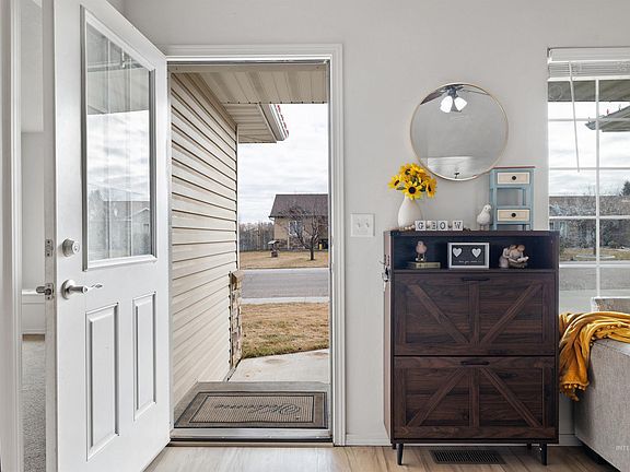 3rd image of 1240 Lupine Ln