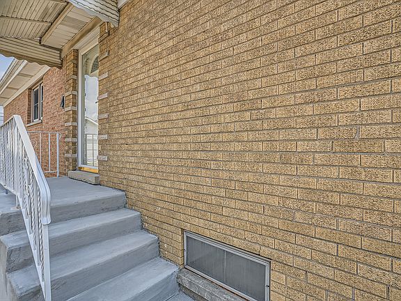 2nd image of 3835 Emerson Dr