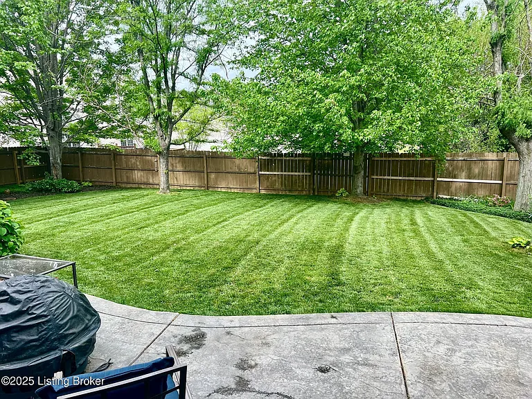 9216 Newbury Ct — Photo 20