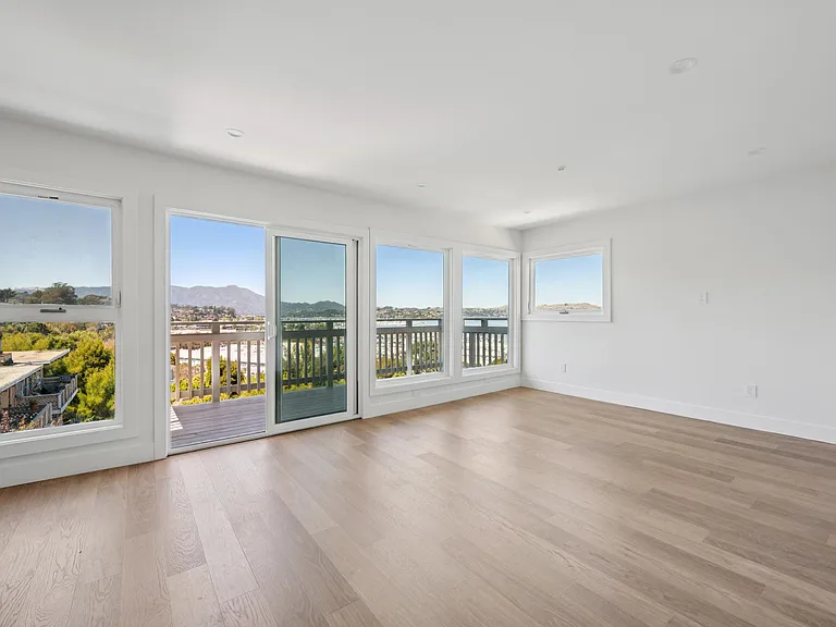 144 Filbert Ave #D — Photo 2