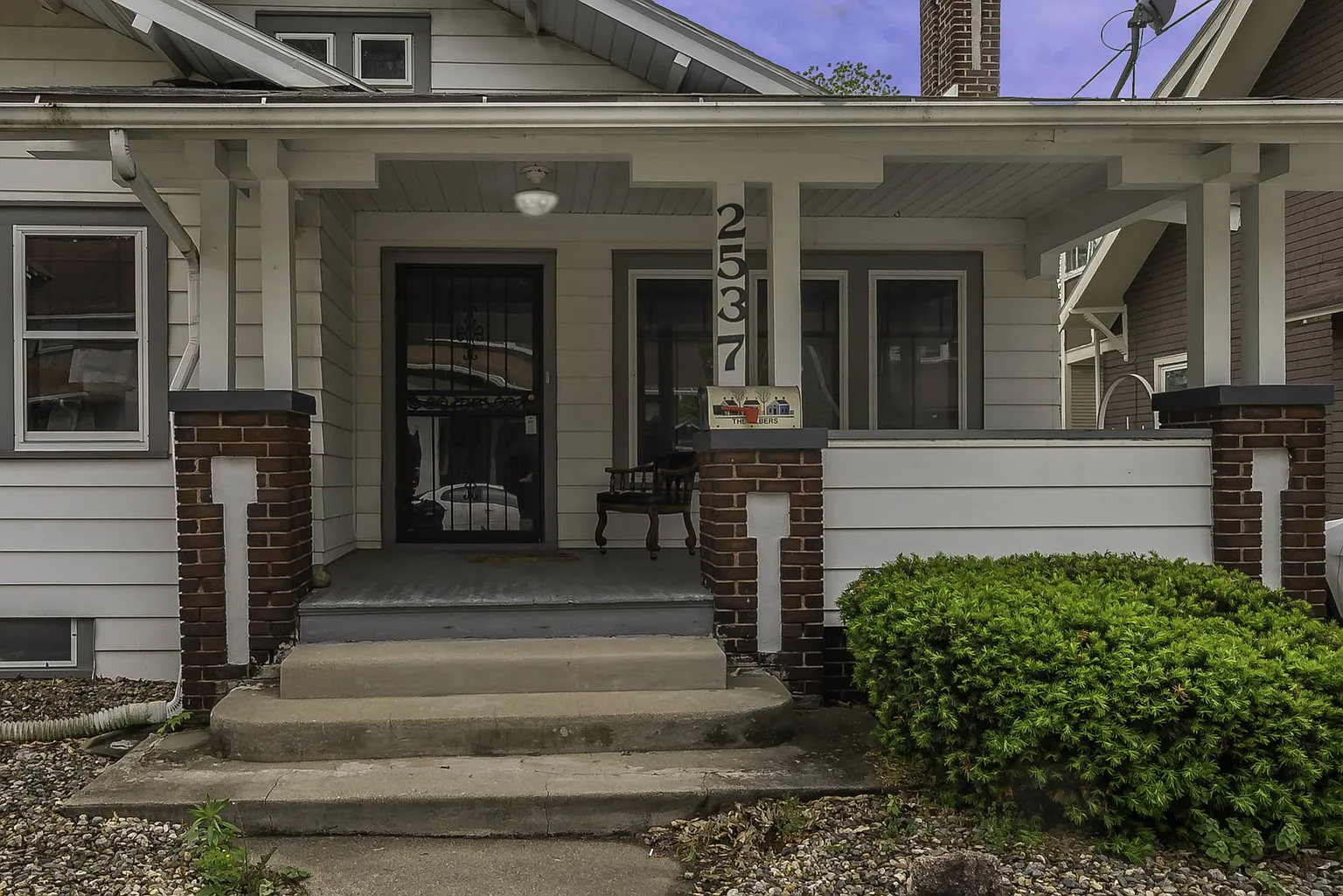 2537 Maple Pl photo 1