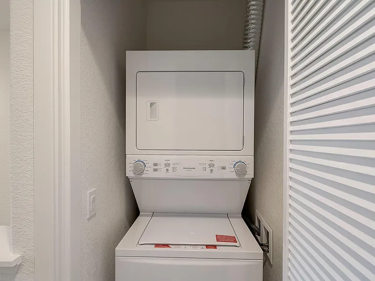 Estaire Luxury Townhomes — Photo 19