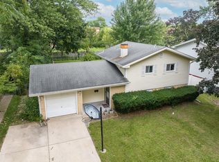 660 Alcoa Ln, Hoffman Estates, IL 60169