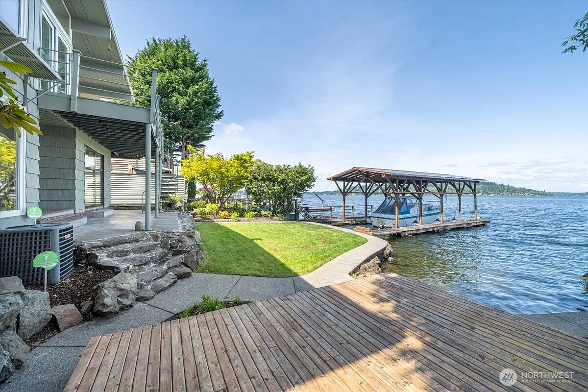 10656 Rainier Avenue S photo 1