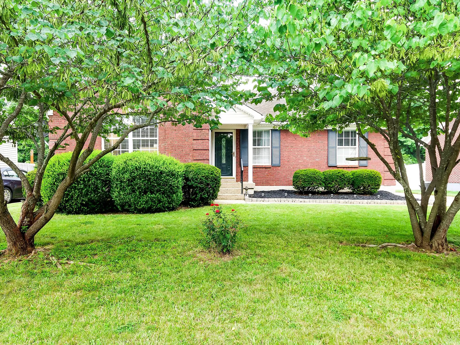 3 bed, 1194 sqft, $2,100 — Photo 2