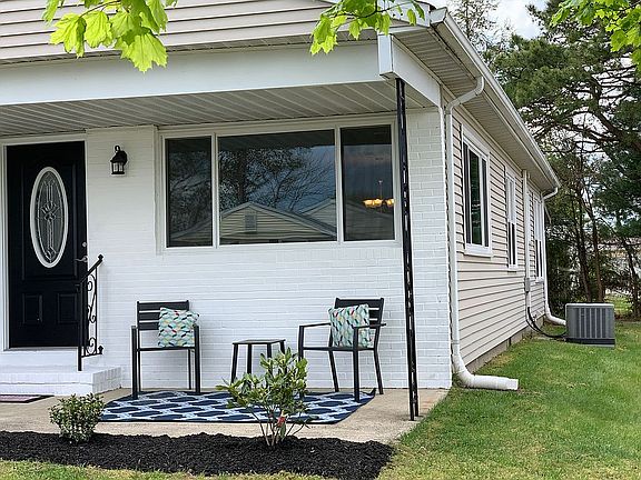 2nd image of 12 Roxton Pl