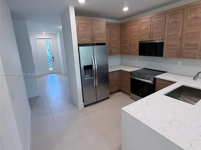 7291 SW 46th St — Photo 2
