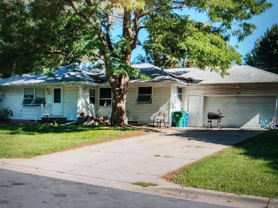 1st image of 7091 Hickory Dr NE