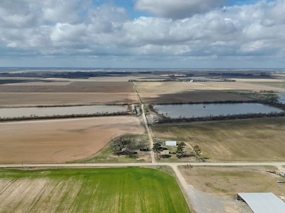 1st image of 915 Stroh Rd