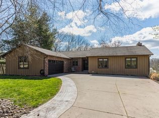 6 Oak Park Ln NE, Iowa City, IA 52240