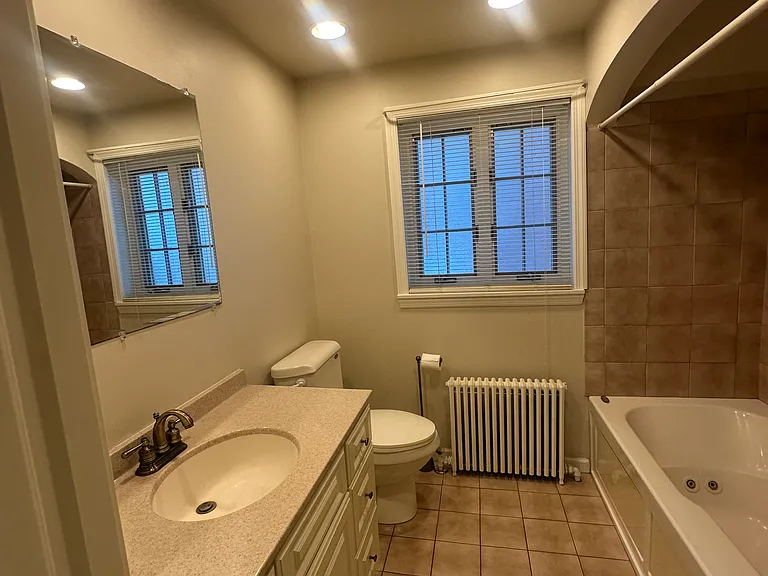 528 E Cherry St — Photo 17