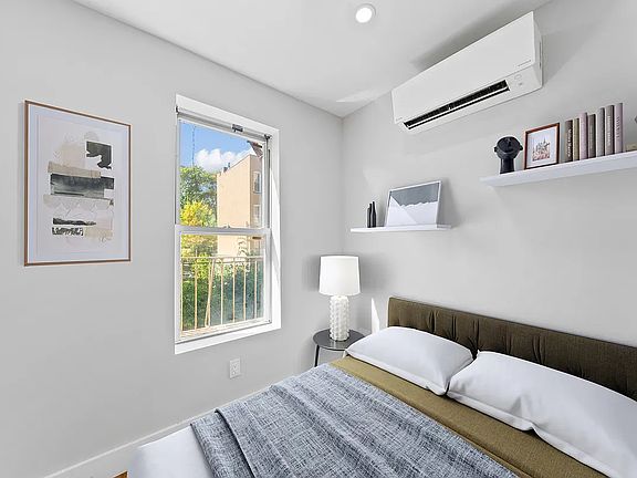 3rd image of 219 Kingsland Ave APT 8