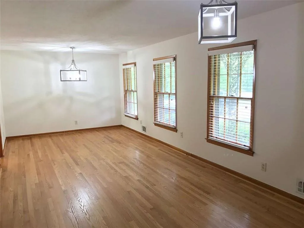 3 bed, 2.0 bath, 1423 sqft, $1,750 — Photo 4