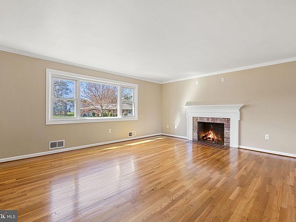 5th image of 7501 Lund Ct