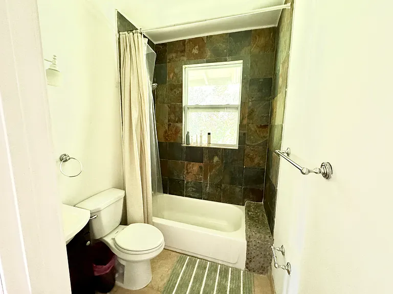 120 NE 44th St — Photo 11