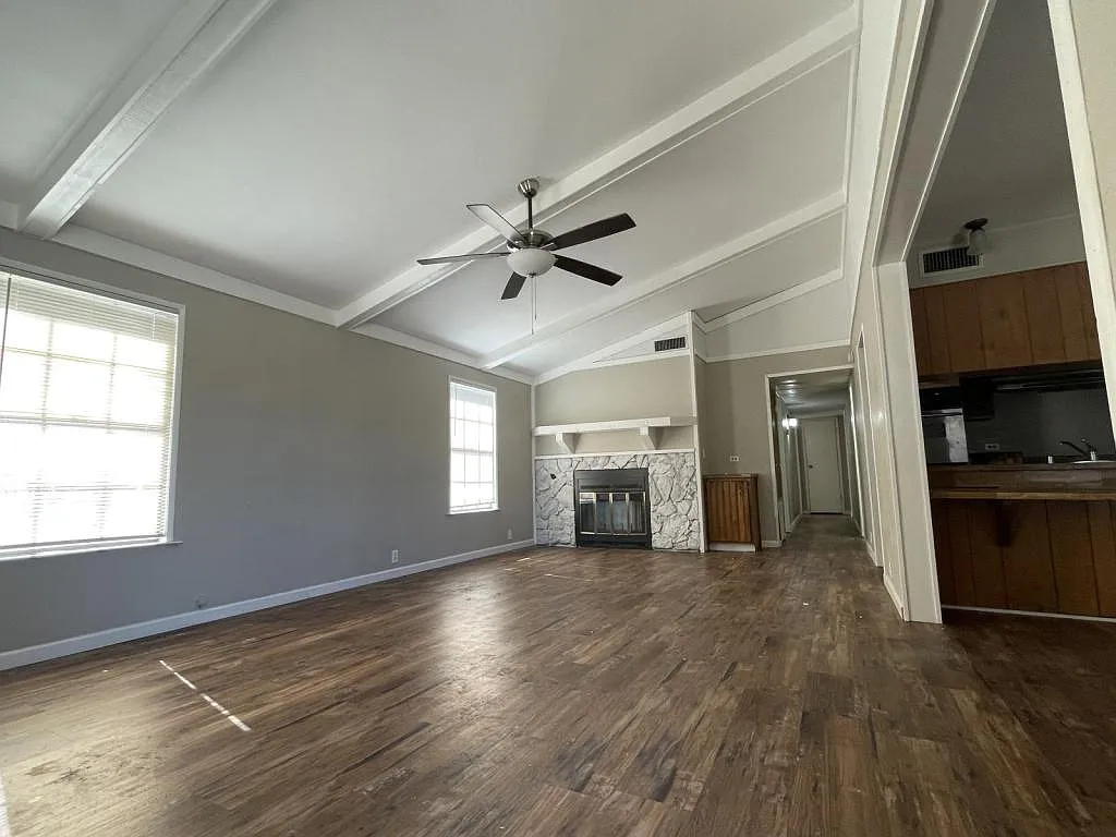 3105 Julie Ln — Photo 2