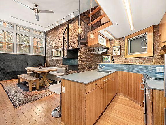 3rd image of 92 Horatio St APT 1RS