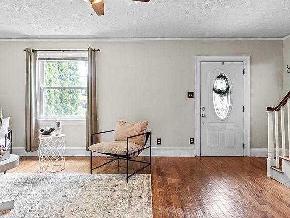 5th image of 4413 Goodview St