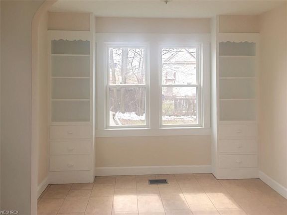 5th image of 3609 Buechner Ave