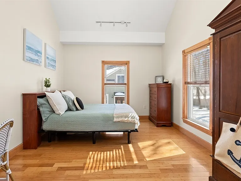 25 Pleasant St — Photo 16