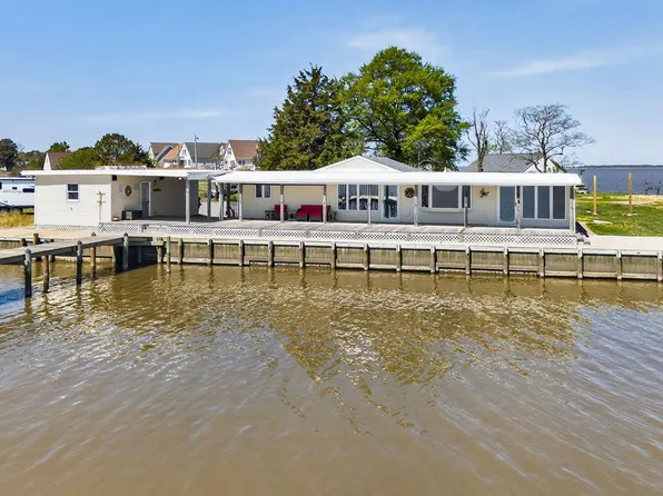 994 Fort Lowry Ln, Dunnsville, VA 22454