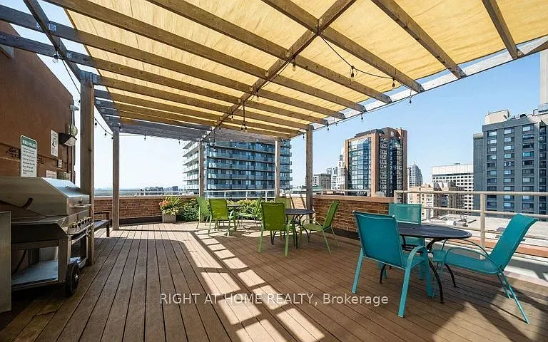 1055 Bay St #Penthouse 12 — Photo 23