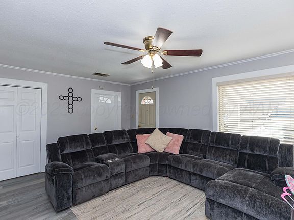 4th image of 1010 Elm Ave